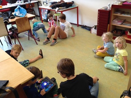 Groep 7 met groep 1/2 en de Sphero; techniekmiddag