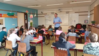 Bezoek bureau Halt in groep 8 